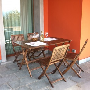 Set tavolo e sedie da giardino RODI in legno trattato