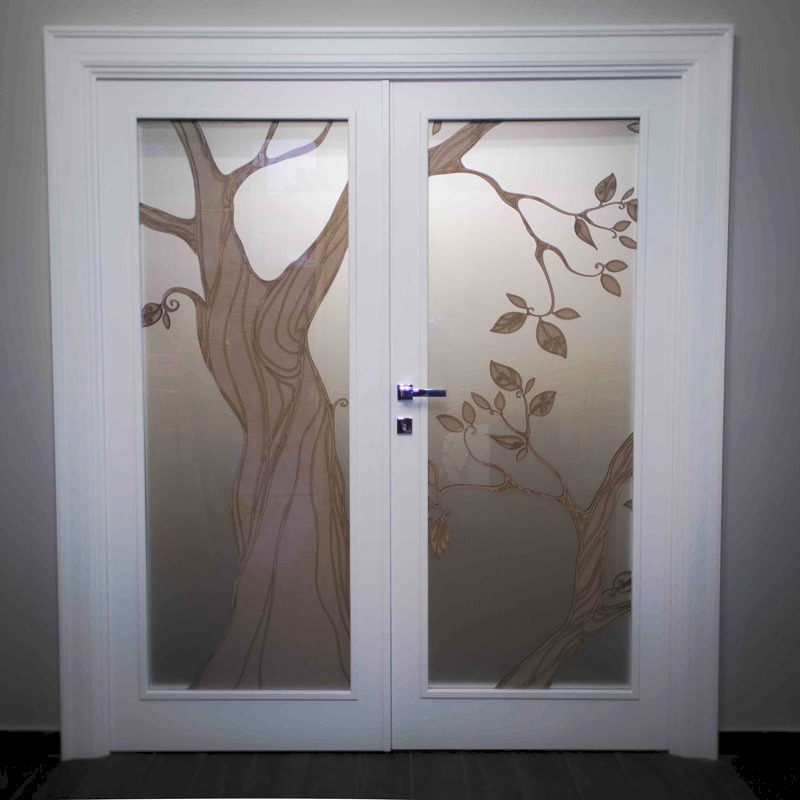 Porte interne artigianali in legno traforato