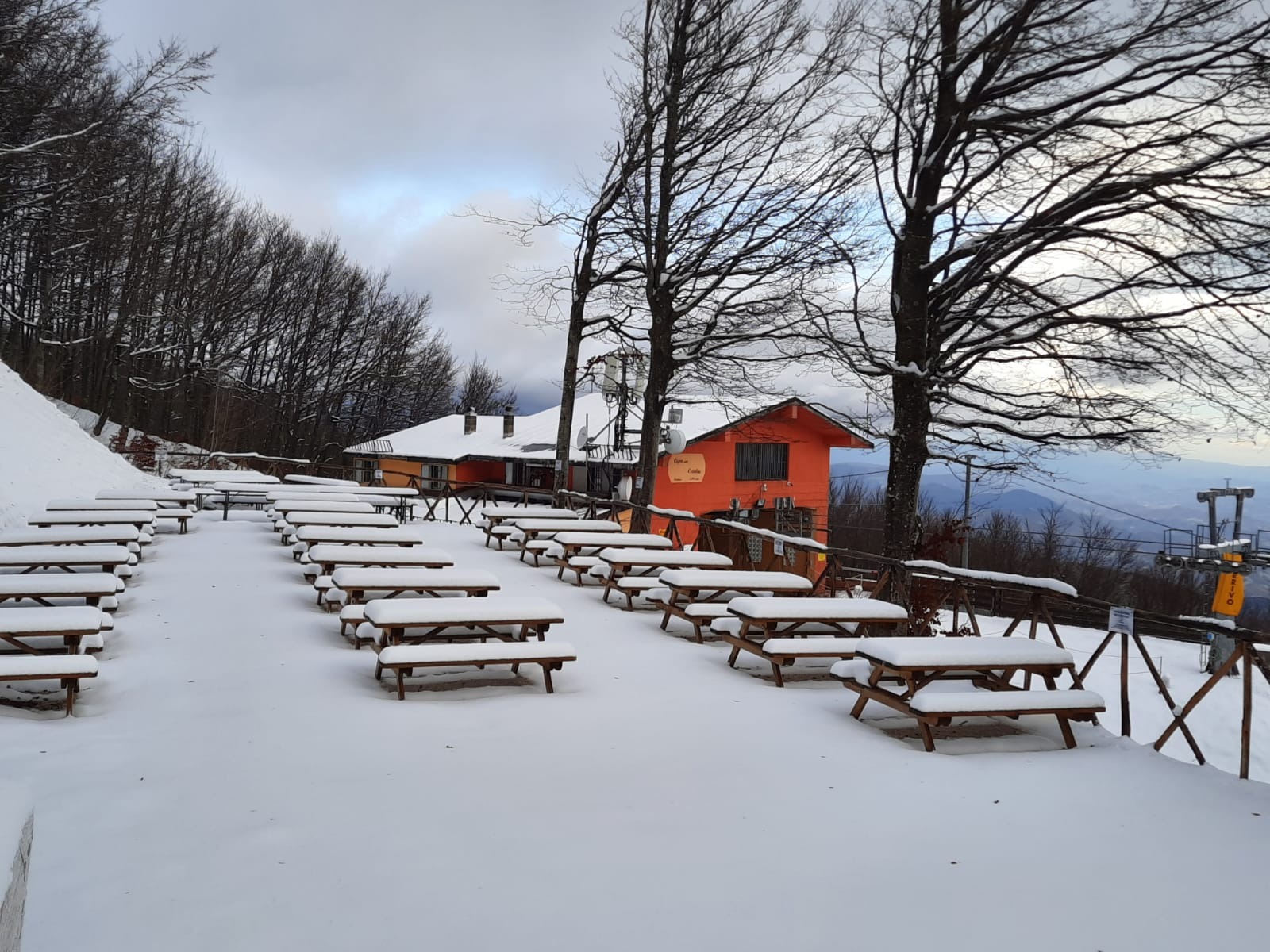 Mangiare all'aperto tavoli picnic