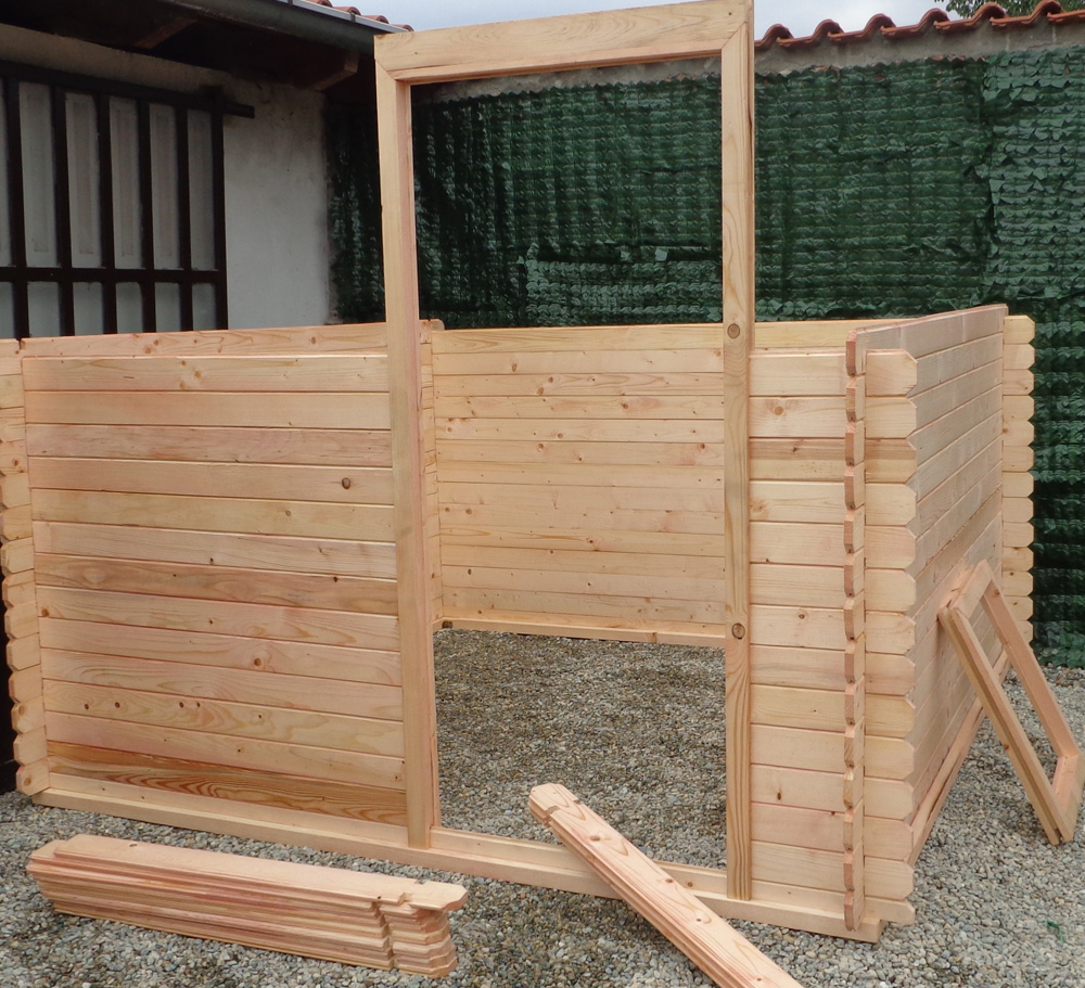 Casetta in legno da giardino ad incastro montaggio