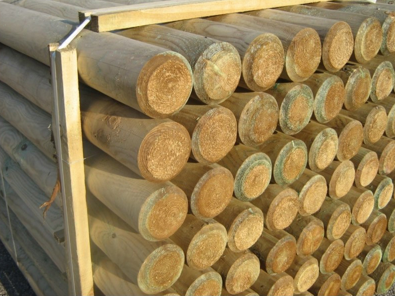 Pali in legno di Pino Russo selezionati