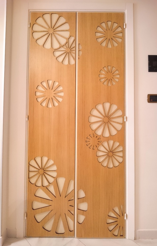 Porte interne artigianali in legno traforato