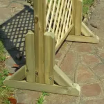 Piedistallo MAGIC EASEL in legno per grigliati-frangivista-0