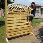 Piedistallo MAGIC EASEL in legno per grigliati-frangivista-25038