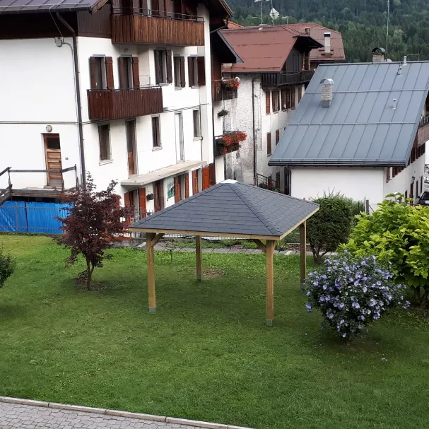 Gazebo in Legno KIOSK Tetto con tegole 629x347 cm - Antivento-37779