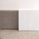 Copri Battiscopa Bianco in Legno Massello - 95 x 18 mm - Asta da 2,5 metri-39526