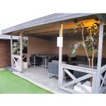 Gazebo Tettoia KONSTANTIN in Legno 500 x 340 cm con Pareti e Steccato-44653