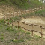 Onlywood Staccionata Valdostana a mezzi pali in Pino Certificato (L 200cm x H 150cm) - Modulo iniziale con 2 piantoni-44124