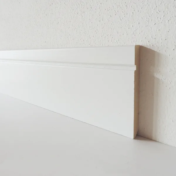 CAMPIONE - Battiscopa 100x13 mm legno bianco - Modello Inciso -0