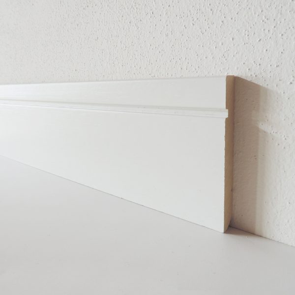 CAMPIONE - Battiscopa 100x13 mm legno bianco - Modello Inciso -0
