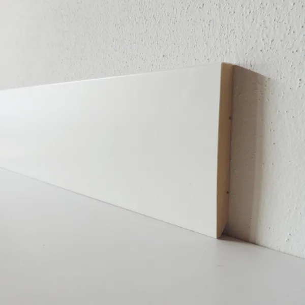 CAMPIONE - Battiscopa 100x13 mm Legno BIANCO - Angolo Stondato-0
