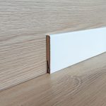 Onlywood Battiscopa MDF Bianco Liscio EVE - 12 x 80 mm - Asta da 2,4 m - Verniciabile-0