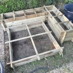 Onlywood Orto Rialzato Legno 4 Scomparti in Pino Trattato 120 x 40 x 27 cm-80587