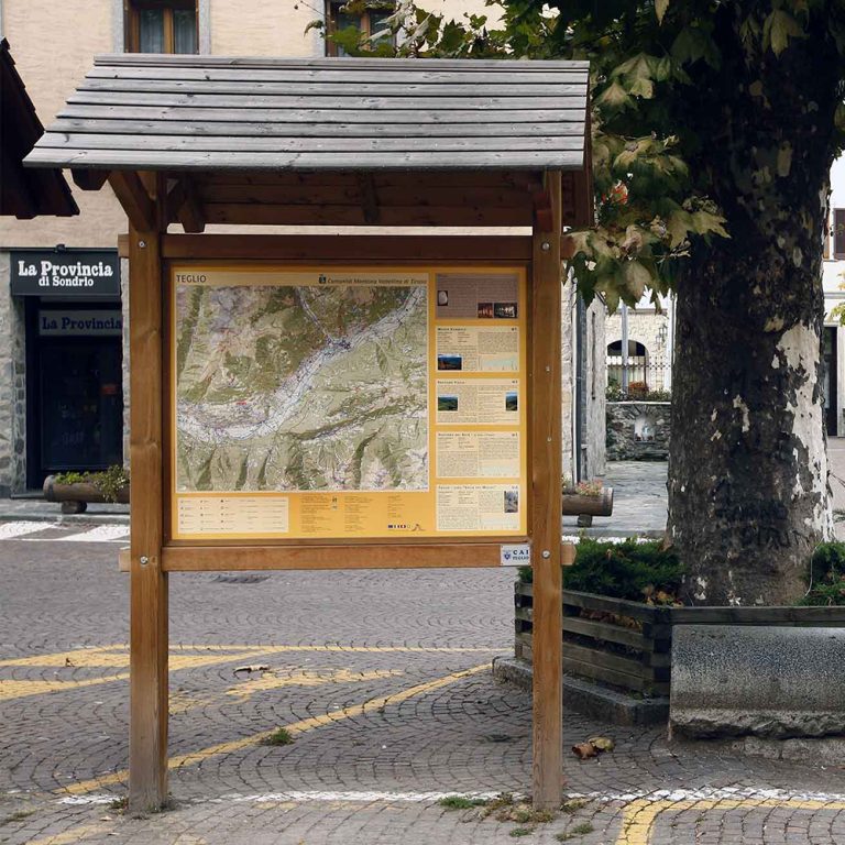 Bacheca Arredo Urbano ALPINA a doppia falda 130 x 200 x 260 h cm-0