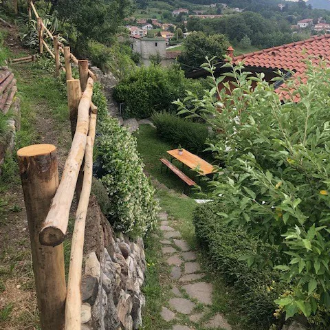 Onlywood Staccionata in Legno Rustica Valdostana a pali interi in Castagno Scortecciato-83565