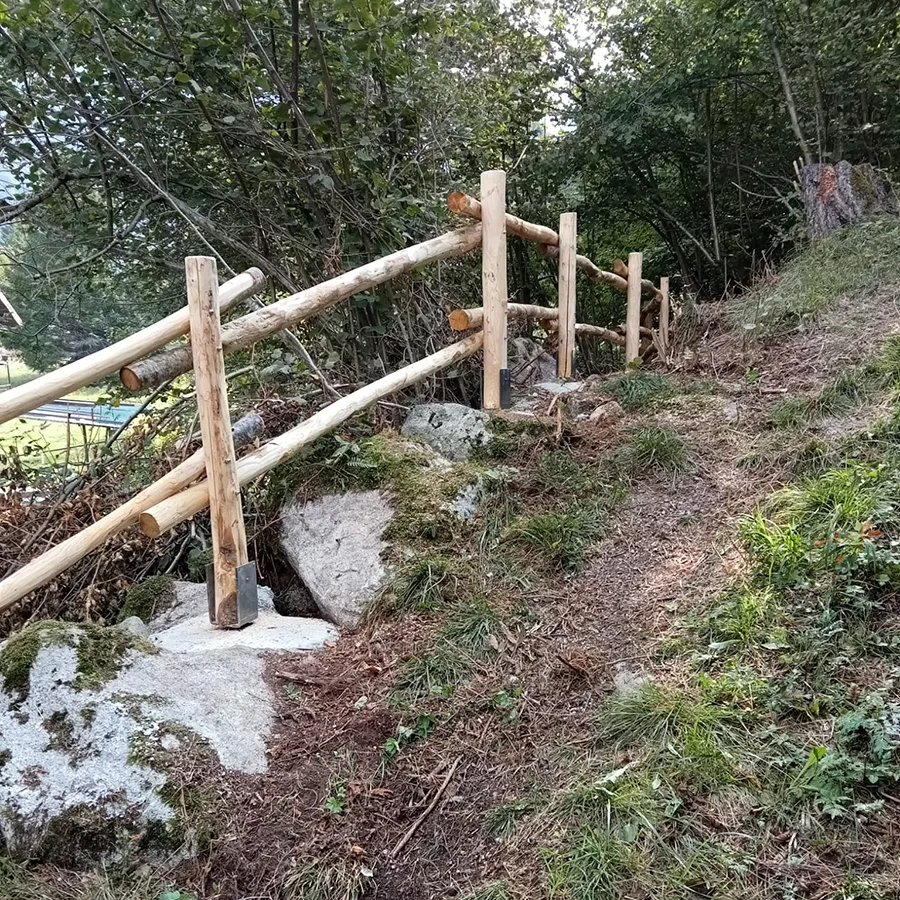 Onlywood Staccionata in Legno Rustica Valdostana a pali interi in Castagno Scortecciato-83574
