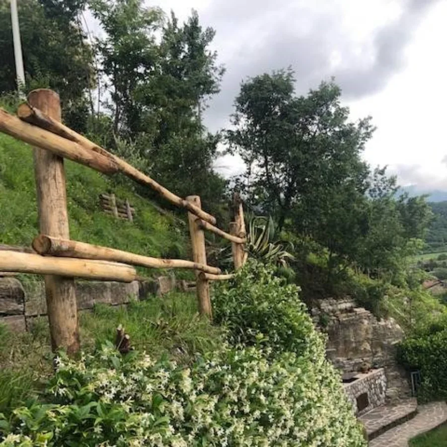Onlywood Staccionata in Legno Rustica Valdostana a pali interi in Castagno Scortecciato-83573