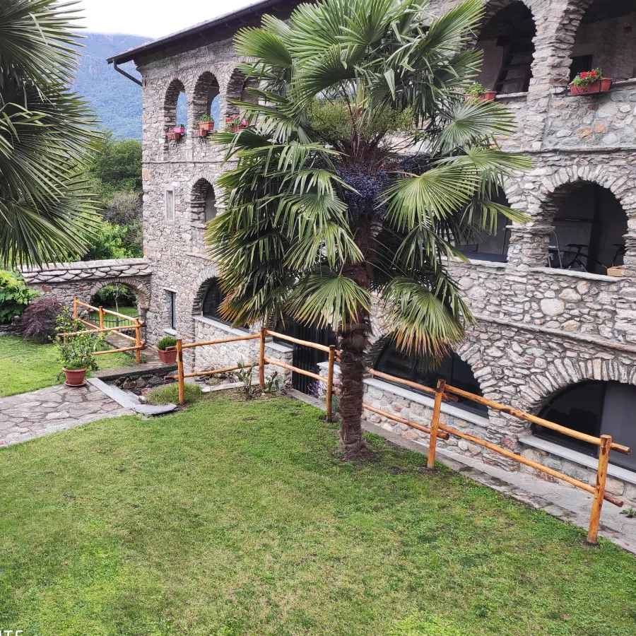 Onlywood Staccionata in Legno Rustica Valdostana a pali interi in Castagno Scortecciato-83572