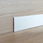 Onlywood Battiscopa MDF Bianco Liscio EVE Verniciabile per Scala - Sezione 8 x 70 mm Asta da 2,2 m -85684