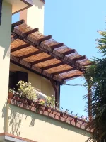Onlywood Pergola in Legno Addossata BASIC in Pino Trattato per Coperture Leggere - ANCHE SU MISURA - foto 4