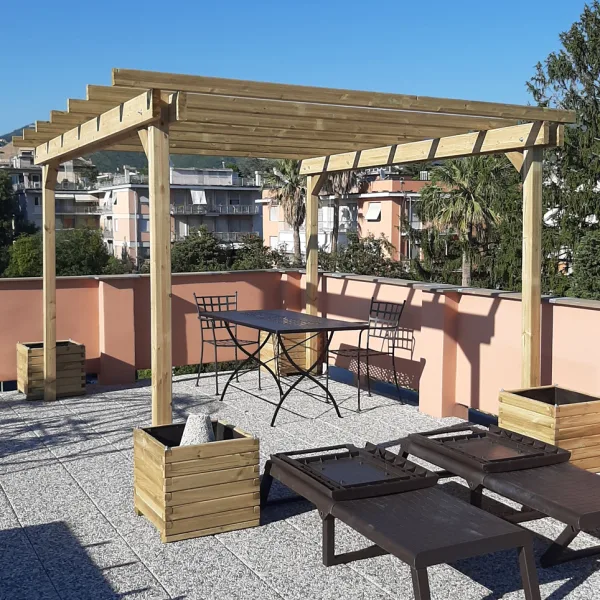 Onlywood Pergola in Legno Autoportante 3x2 su terrazzo con fioriere