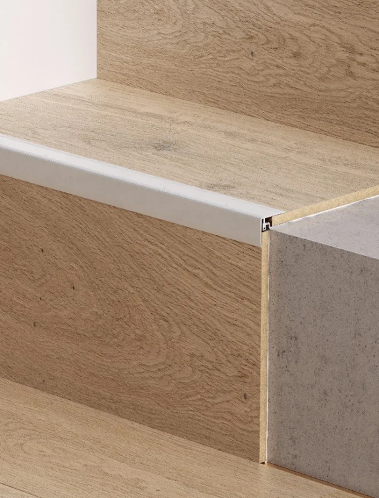 Profilo per scale in alluminio – Asta da 215 cm