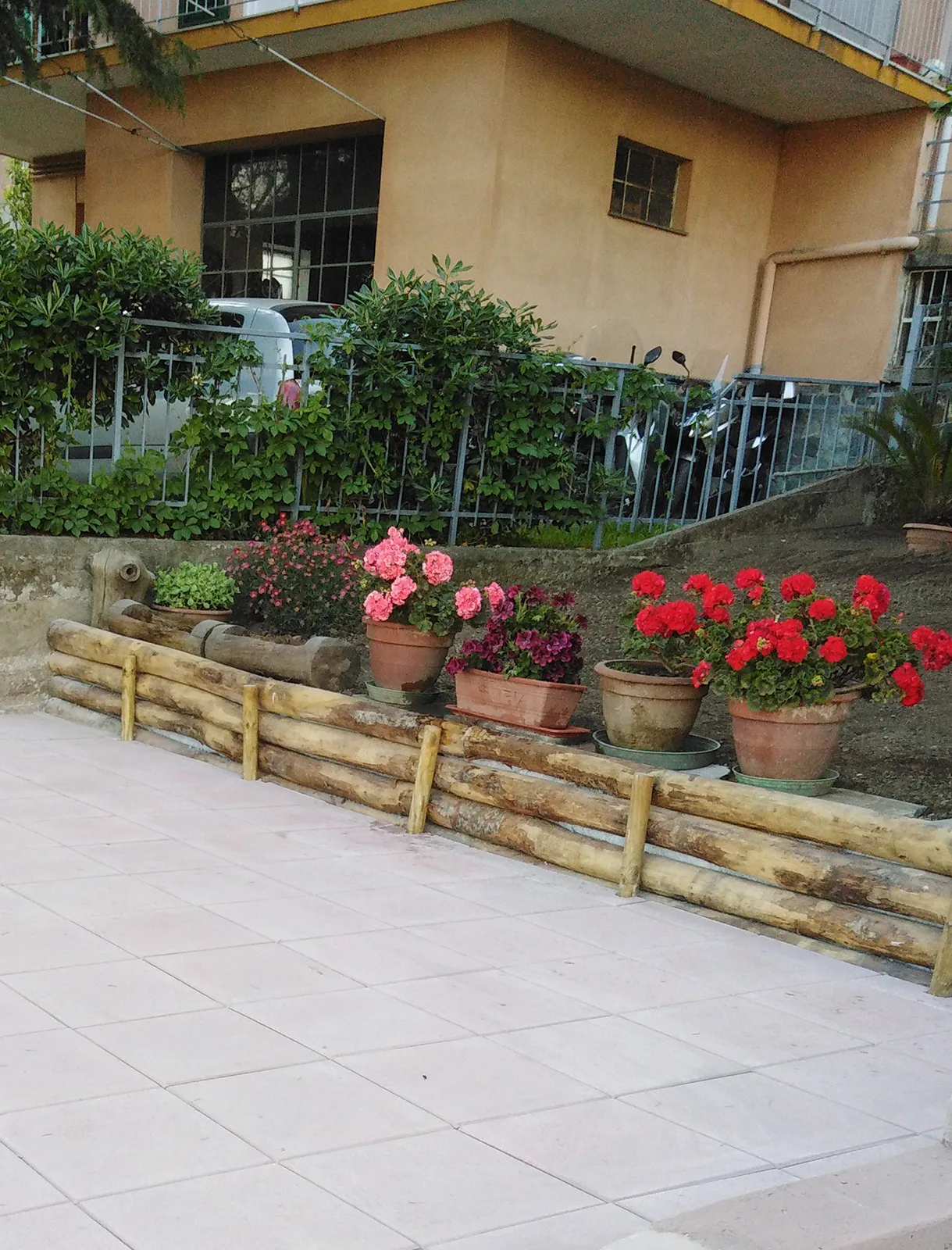 pali-scortecciati-castagno-clienti