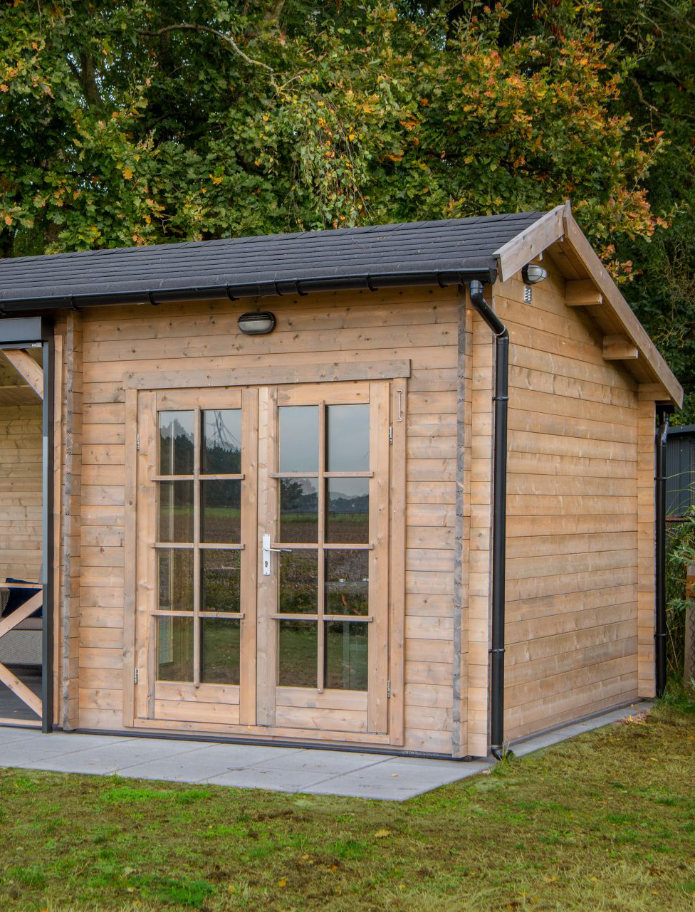 casetta in legno con vetrate | onlywood