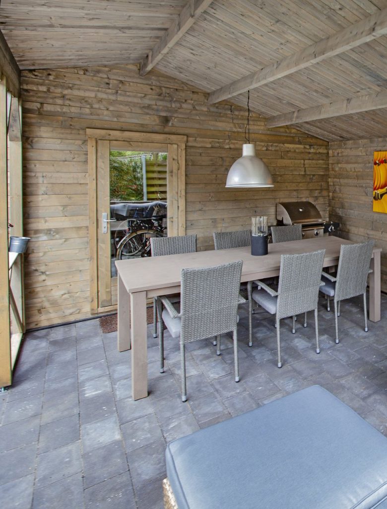 Casetta di legno interno arredo