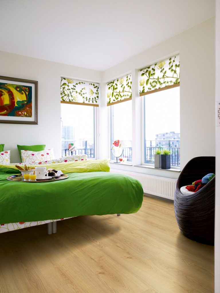 Laminato Pergo AC4 Espoo Rovere Naturale Caldo-0