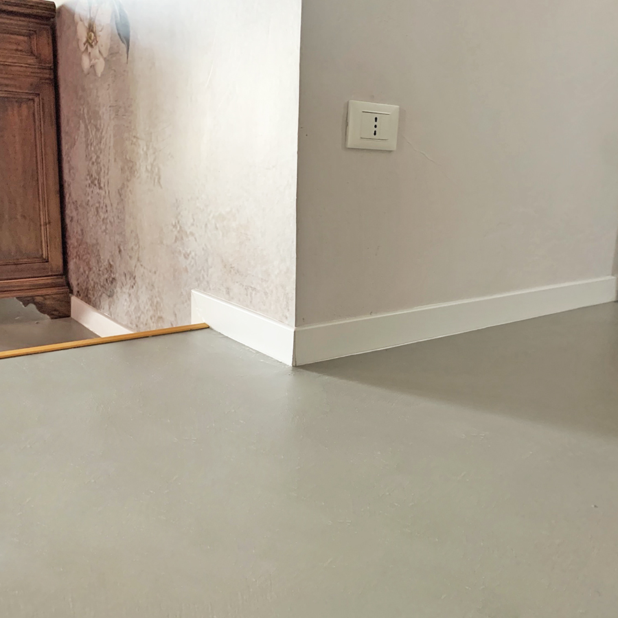 Onlywood Battiscopa MDF Bianco Liscio EVE - 8 x 70 mm - Asta da 2,2 m - Verniciabile -Conf. 22 ML-90848