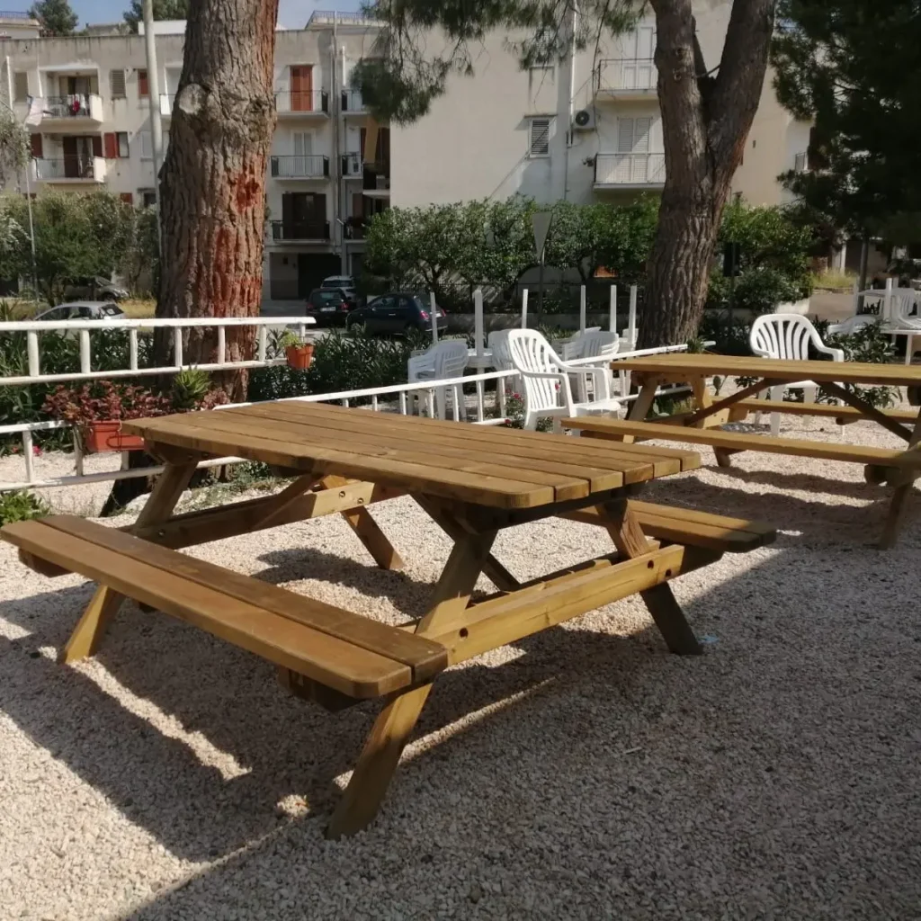 Tavolo picnic in legno con certificato CAM Onlywood