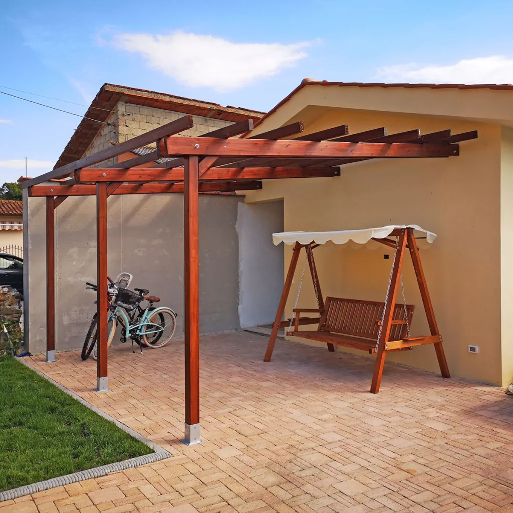 Pergola in legno addossata color Noce