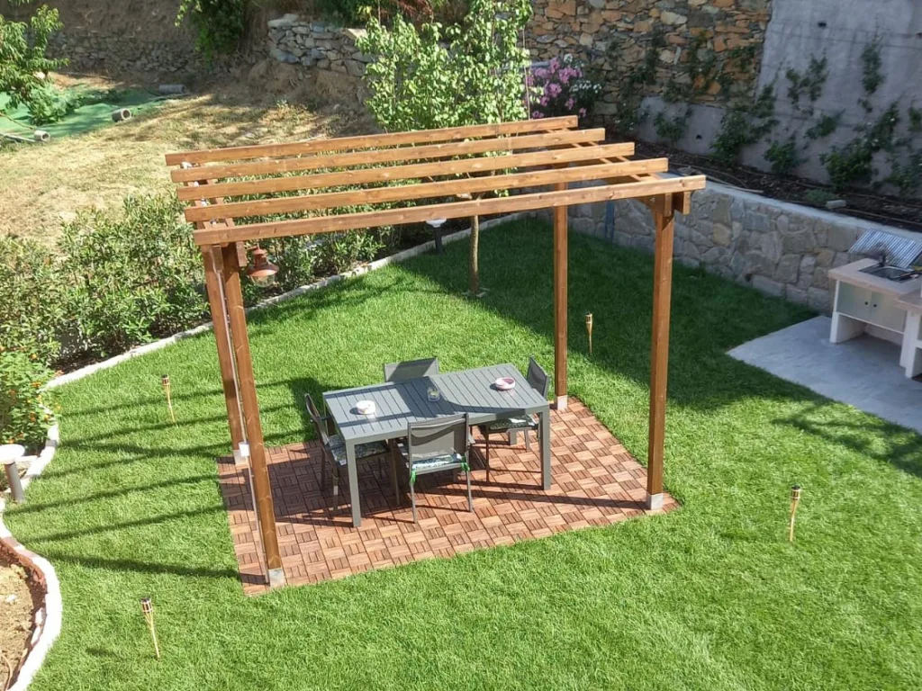 Pergola in legno autoportante Onlywood progettata su misura