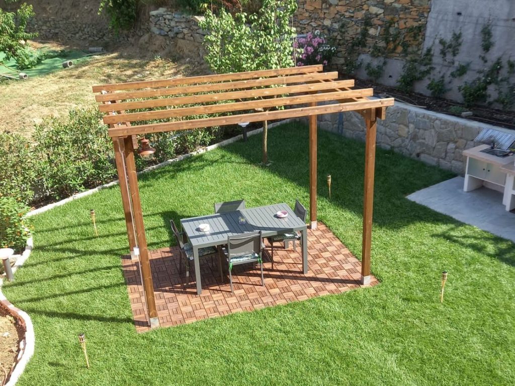 Pergola in legno autoportante Onlywood progettata su misura