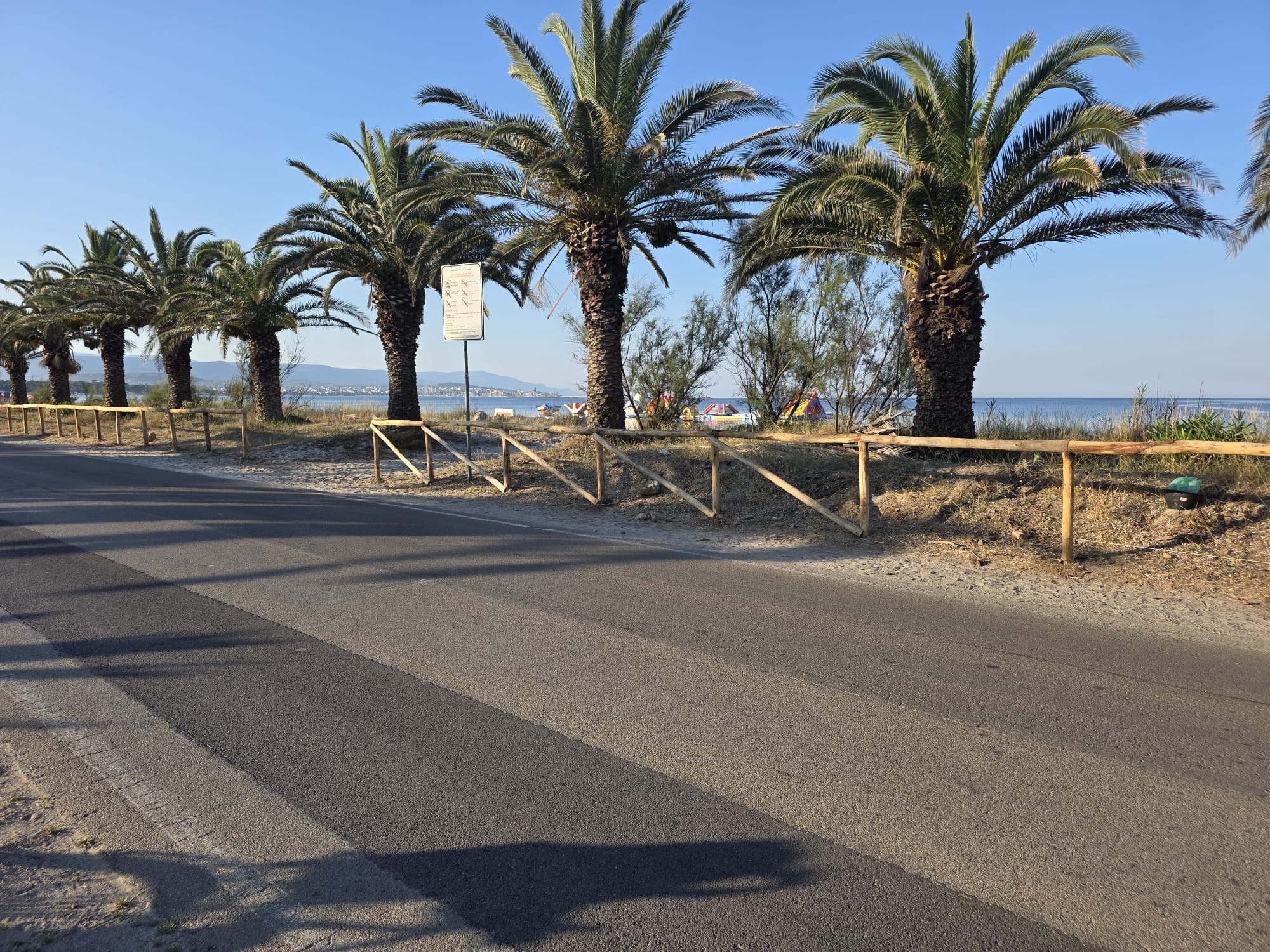 Recinzione staccionata legno massello spiaggia strada