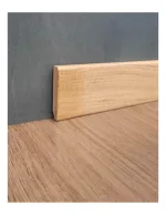 Battiscopa in legno di rovere impiallacciato 10 x 50 mm posato