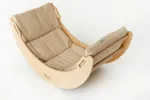 Dondolo Montessori con cuscino in microvelluto beige, vista di tre quarti