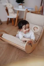 Neonato sorridente nel dondolo SMILE con cuscino imbottito