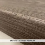 Dettaglio della piegatura del gradino Easy Step in SPC